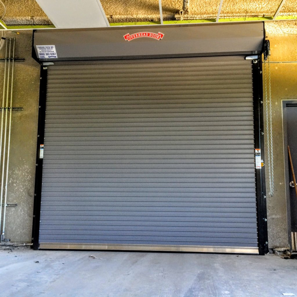Non-insulated roll down gate with weatherized seals and chain hoist