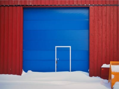 Commercial Garage Door covered in snow (canva)