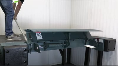 edge of dock leveler
