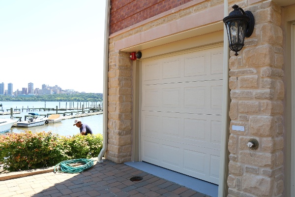 Multi-Family_Residential_Sectional_Doors_IMG_2062.jpg